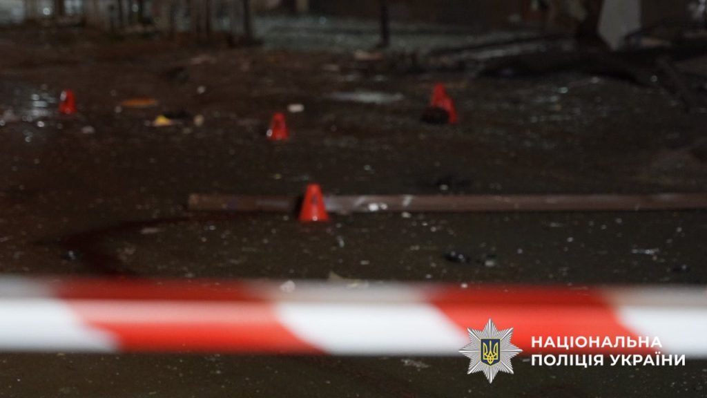 В центре Львова произошел теракт: есть жертва и десятки раненых (фото, видео) 6 В центре Львова произошел теракт: есть жертва и десятки раненых (фото, видео)