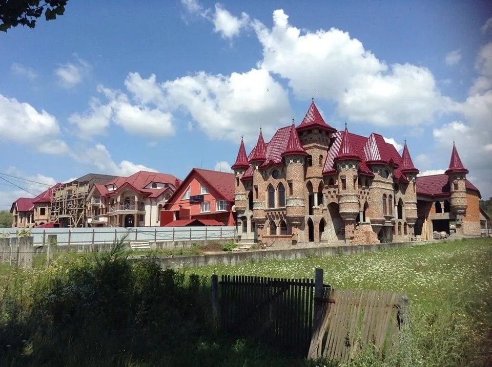 Як звичайне село на Закарпатті перетворилося на українське Монако