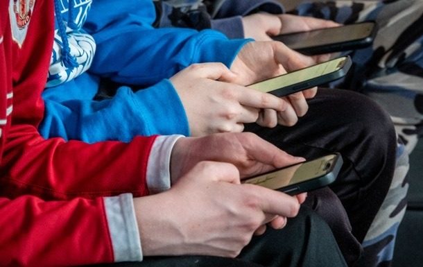 Українцям відключатимуть мобільні номери