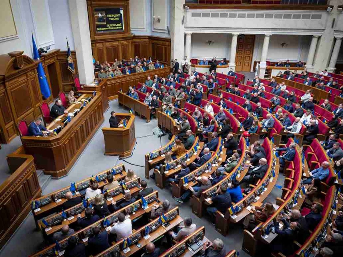 Масове отруєння в Раді: вже є дві версії, що сталося