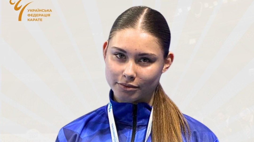 С каким лицом россиянка слушала гимн Украины (видео)