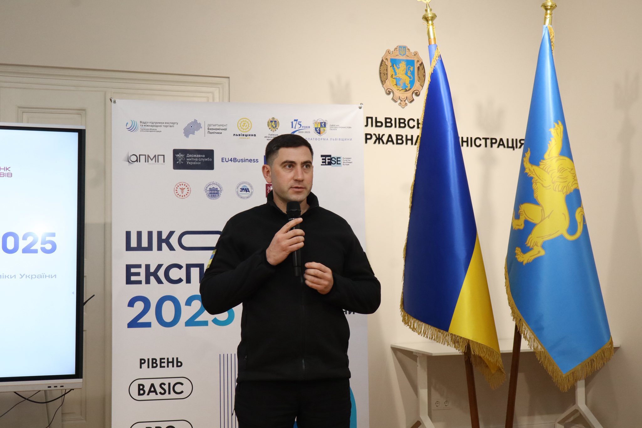 Будете удивлены: чем владеет семья главы Львовской таможни