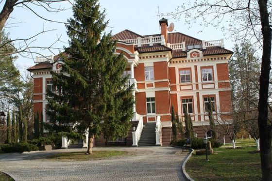 4-метровий паркан і три поверхи розкоші: де насправді жив Леонід Кравчук (фото)