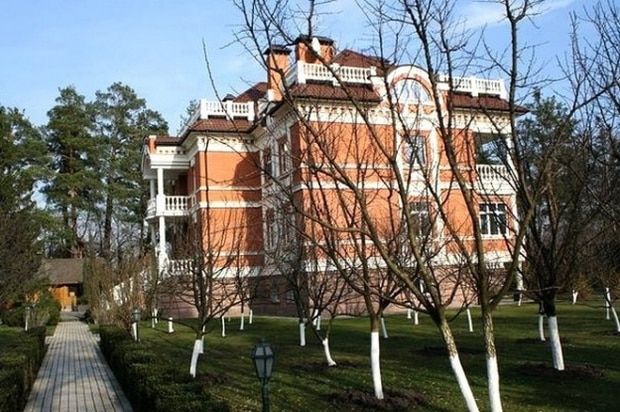 4-метровий паркан і три поверхи розкоші: де насправді жив Леонід Кравчук (фото)