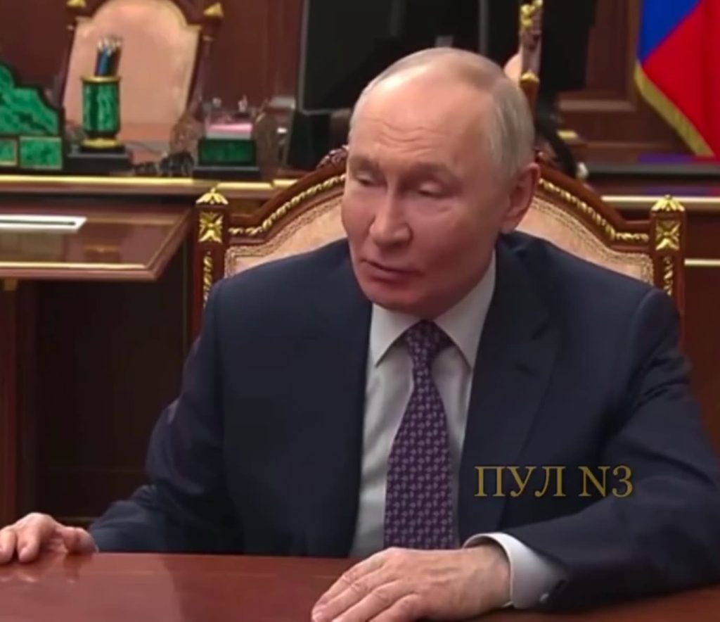В поведении Путина снова заметили странные признаки (видео) 4 В поведении Путина снова заметили странные признаки (видео)