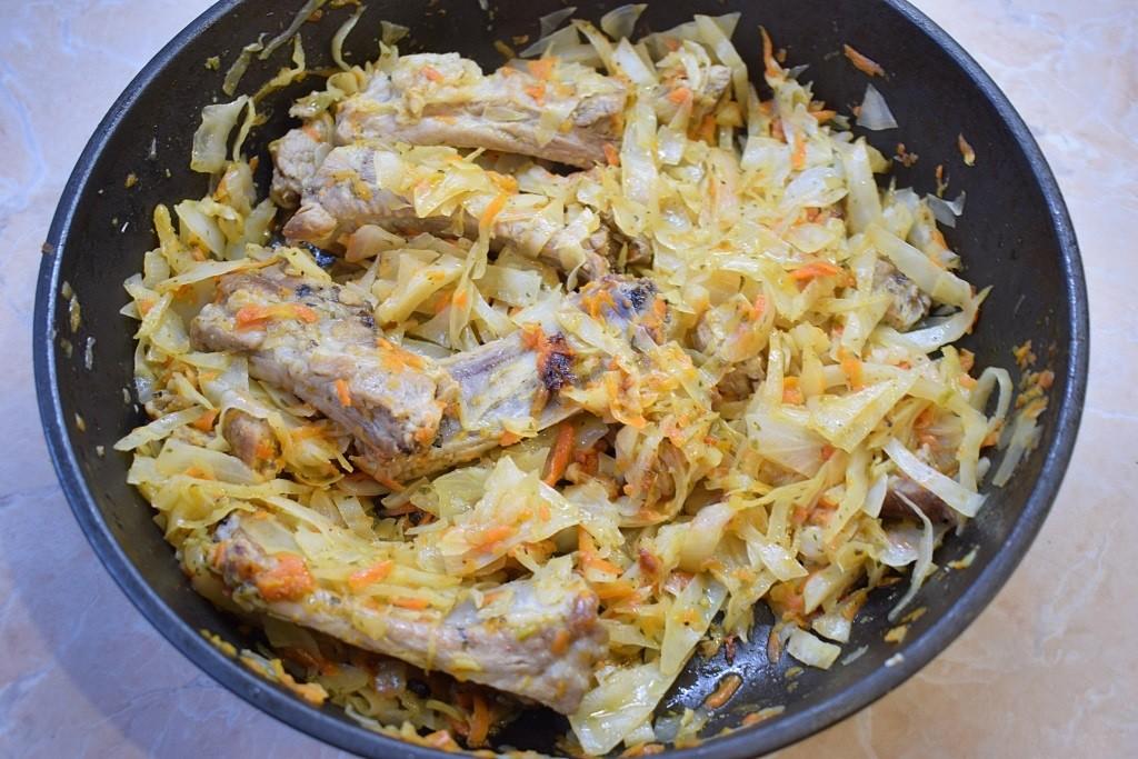 Ребрышки с тушеной капустой: как приготовить