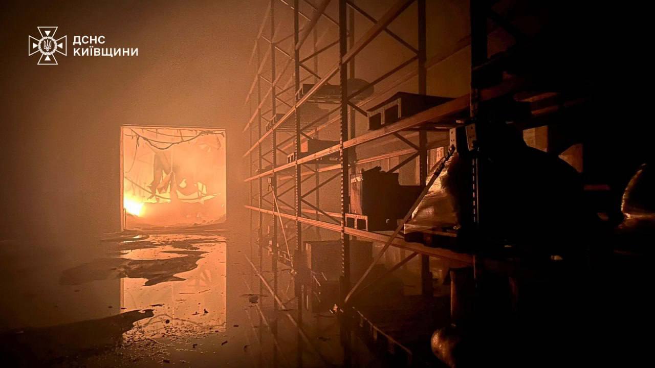 Після атаки РФ загорілися склади відомої шоколадної фабрики на Київщині(фото) ➤ Prozoro.net.ua