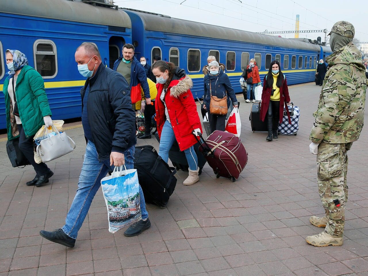 Можуть вивозити примусово: у Раді обговорюють евакуацію Києва