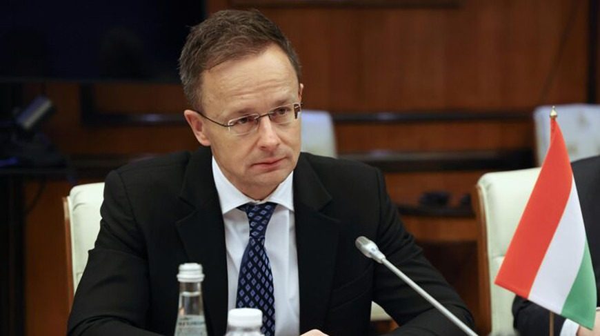 Сійярто звинуватив Україну в перевезенні грошей “військової мафії”: відповідь Києва