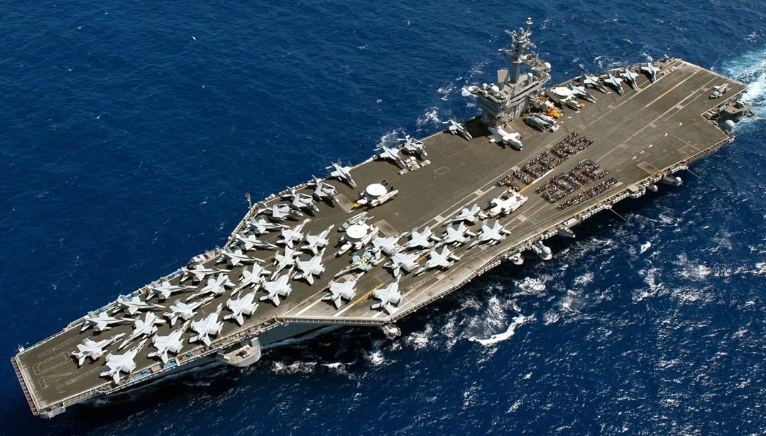 Легендарный супер-авианосец ВМС США отправился в последний рейс