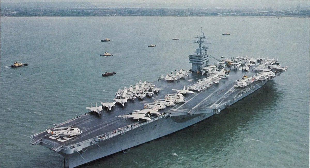 Легендарный супер-авианосец ВМС США отправился в последний рейс