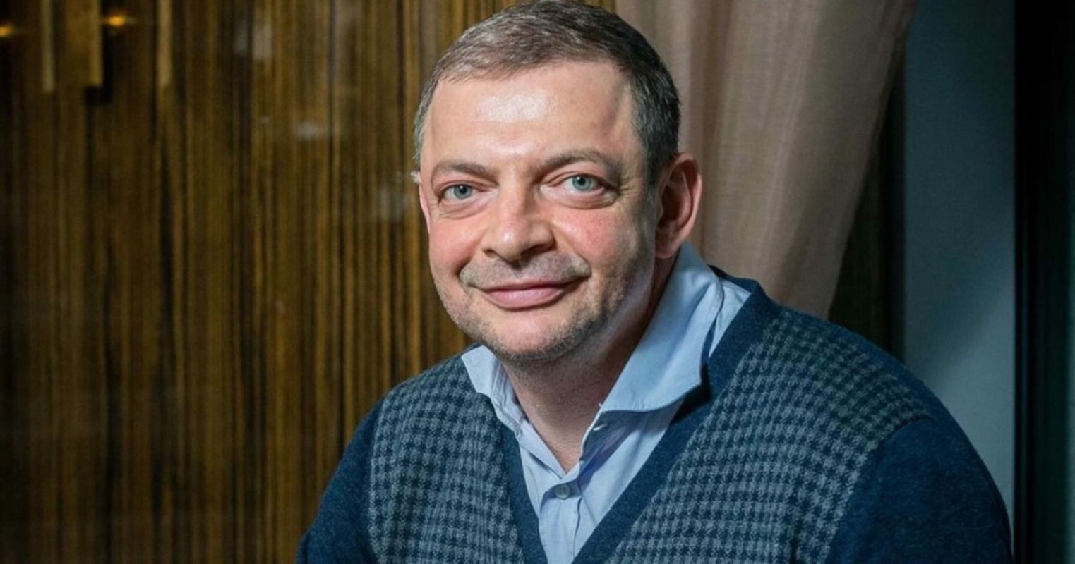 Мать девушки с триколором высказалась о скандале с Monobank