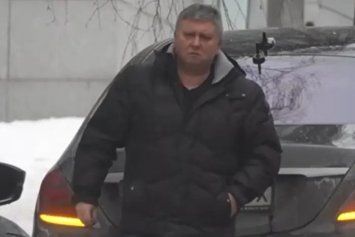 Присядьте: на кого раньше работал водитель Ермака — расследование
