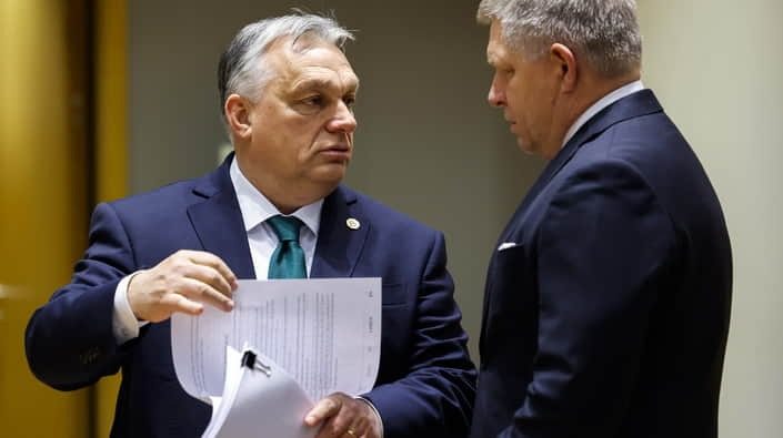 Фіцо погрожує “перейняти естафету” від Угорщини щодо України