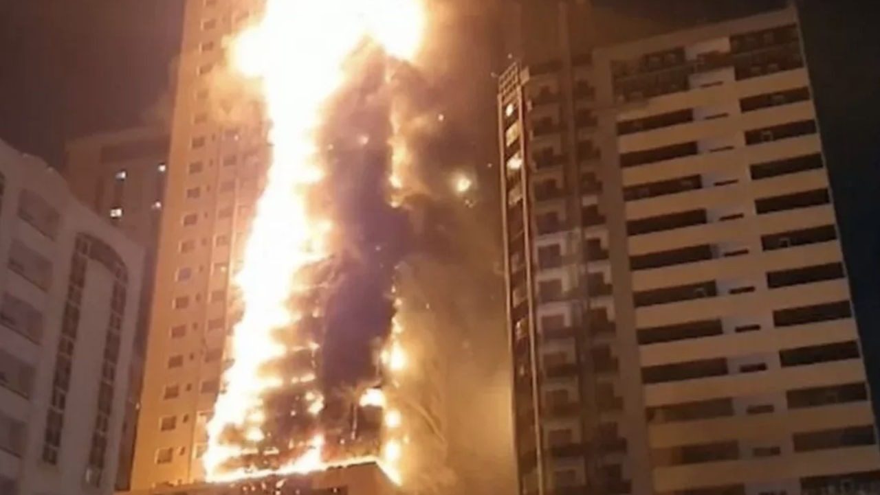 Зрелище не для слабонервных: в Кувейте вспыхнул небоскреб ➤ Prozoro.net.ua