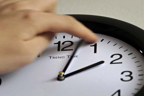 Официальная информация о переводе часов в 2026 году: что изменится