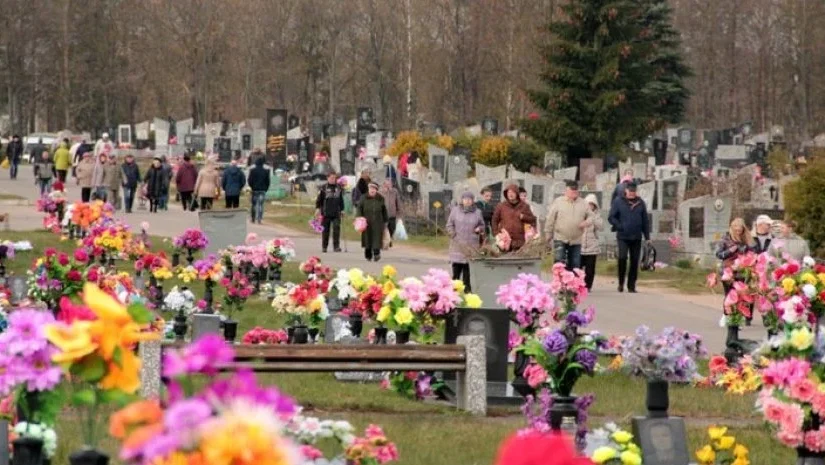 Що нести на кладовище після Великодня: традиції і важливі застереження ➤ Prozoro.net.ua