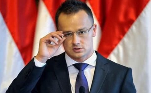 Сійярто звинуватив Україну в перевезенні грошей “військової мафії”: відповідь Києва