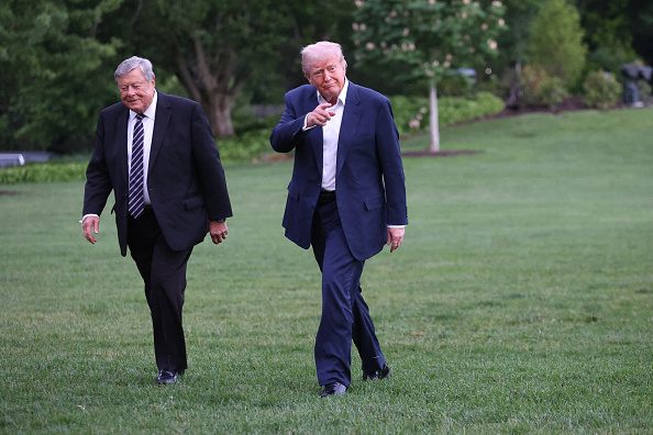 Отец Мелании удивительно похож на Трампа: фото