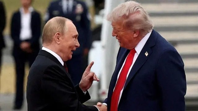 «Джин выпущен из бутылки»: из-за Трампа, Путин говорит, что был прав
