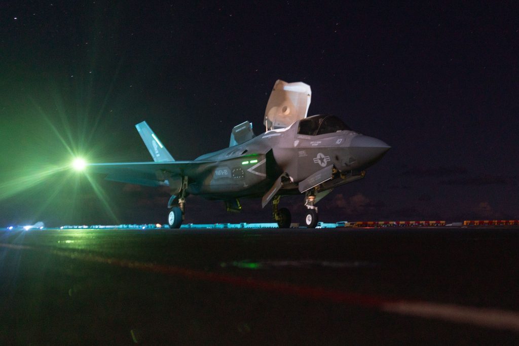 США отправили десант с тысячами военных на Ближний Восток (фото) 4 США отправили десант с тысячами военных на Ближний Восток (фото)