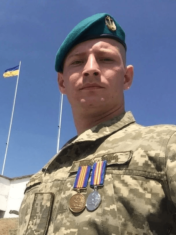 «Мене кинули і забрали гроші»: морпіх розповів, що сталося під час його полону