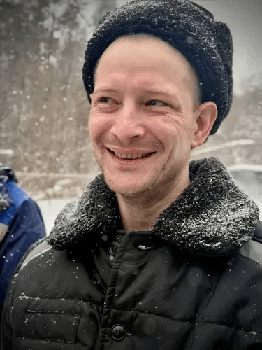 «Мене кинули і забрали гроші»: морпіх розповів, що сталося під час його полону
