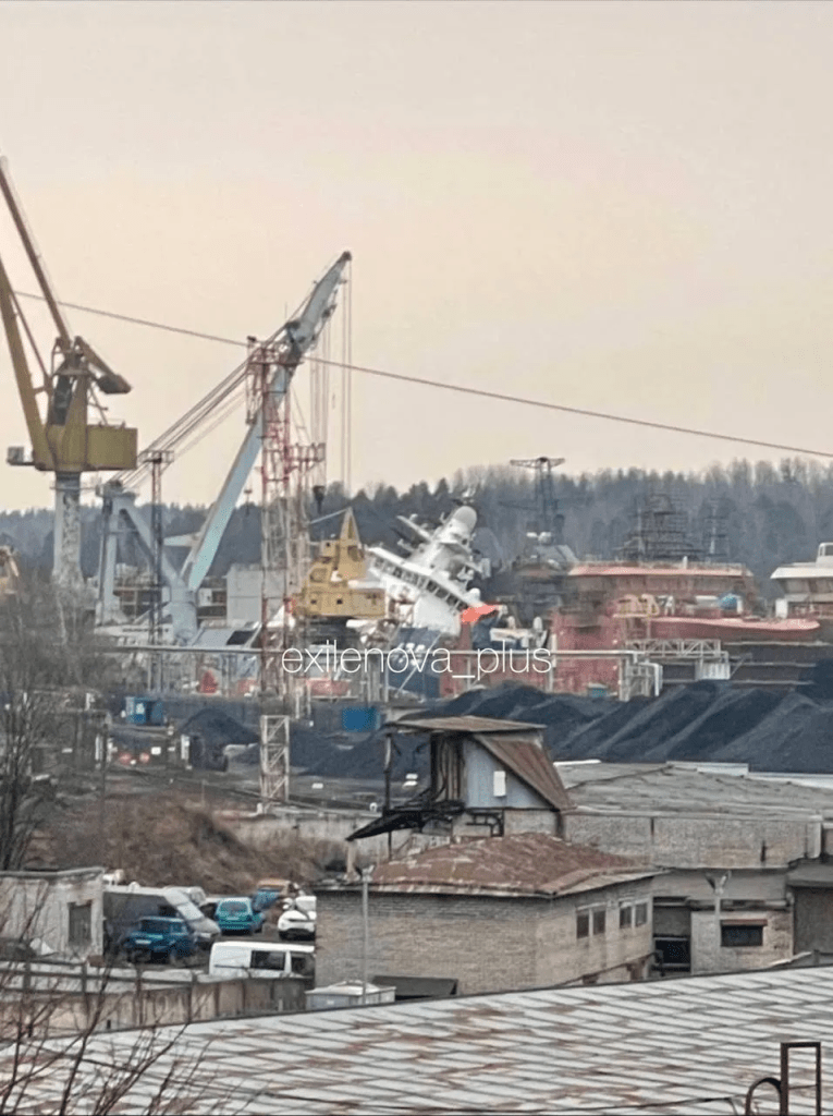 Сили оборони України уразили російський криголам "Пурга" під час нічної атаки (фото, відео) 3 Сили оборони України уразили російський криголам "Пурга" під час нічної атаки (фото, відео)