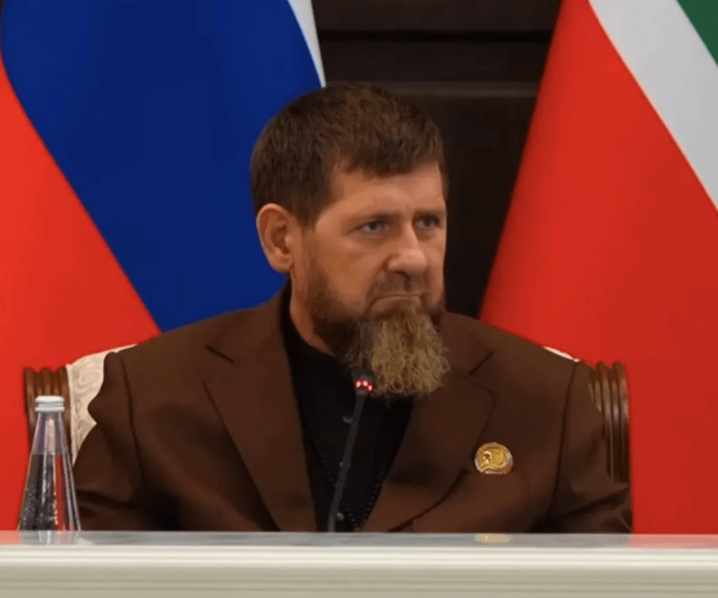 Син Кадирова після ДТП з’явився на публіці: його виступ висміяли в мережі (відео)