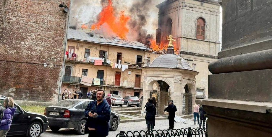 Момент прилета дрона по центру Львова (видео) ➤ Prozoro.net.ua
