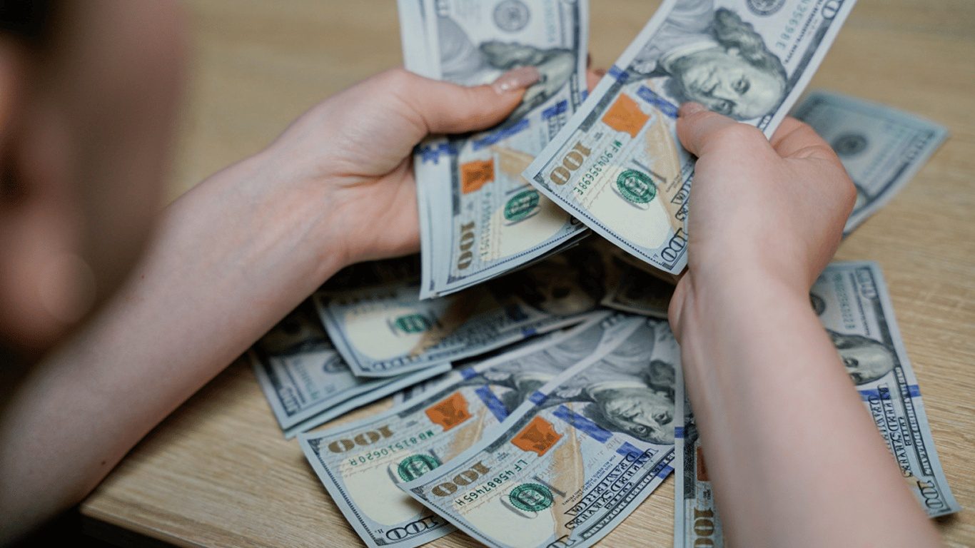 Курс доллара вскоре достигнет нового психологического рубежа, — эксперт
