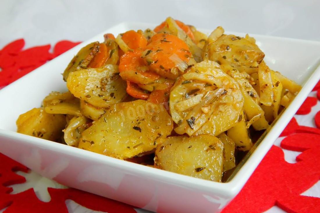 Сочный картофель с овощами и грибами: как приготовить в рукаве