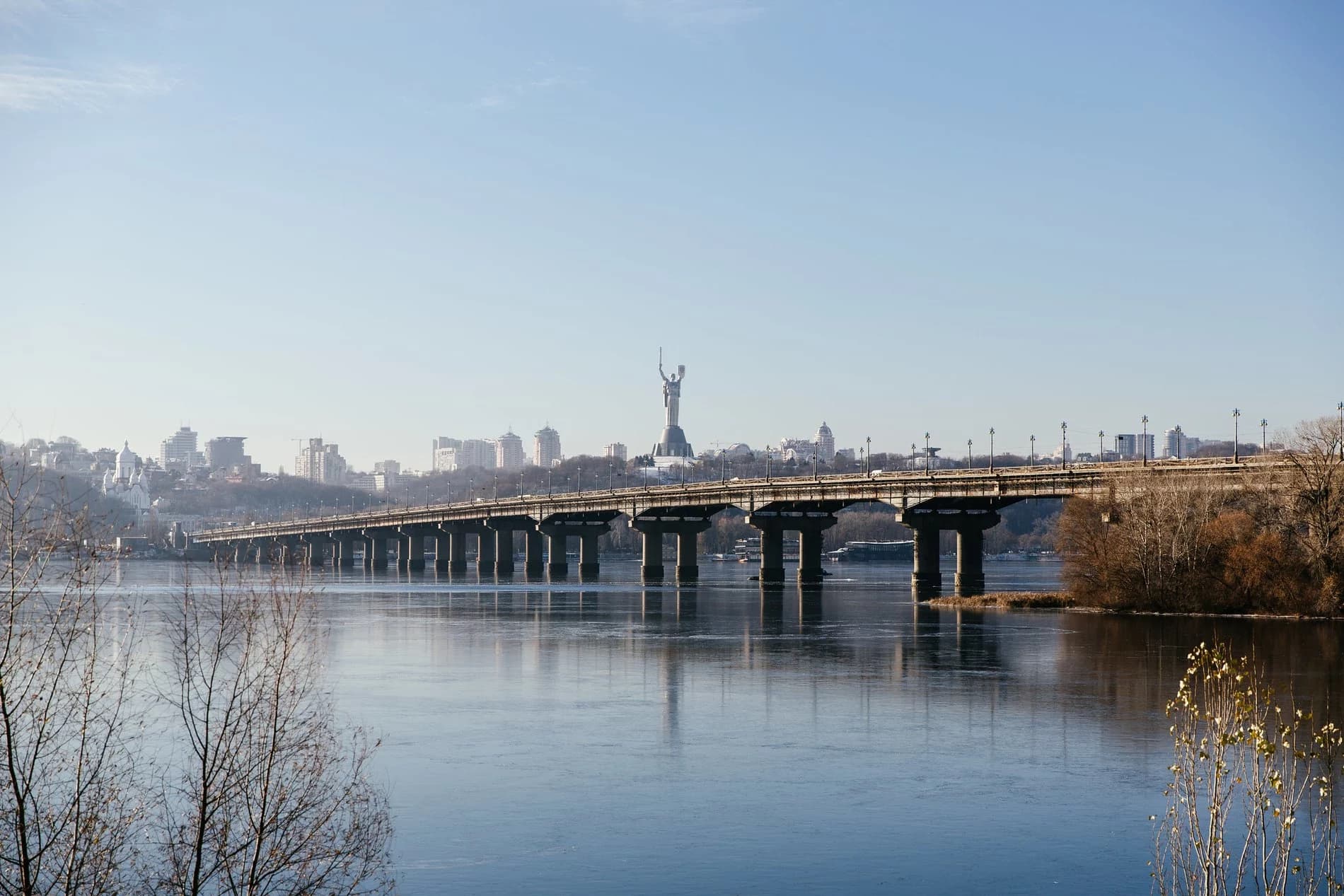 У Києві «запарував» міст Патона: що сталося і чи є загроза обвалу (фото) ➤ Главное.net