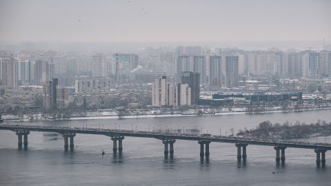 В Киеве «запарил» мост Патона: что произошло и есть ли угроза обрушения (фото)