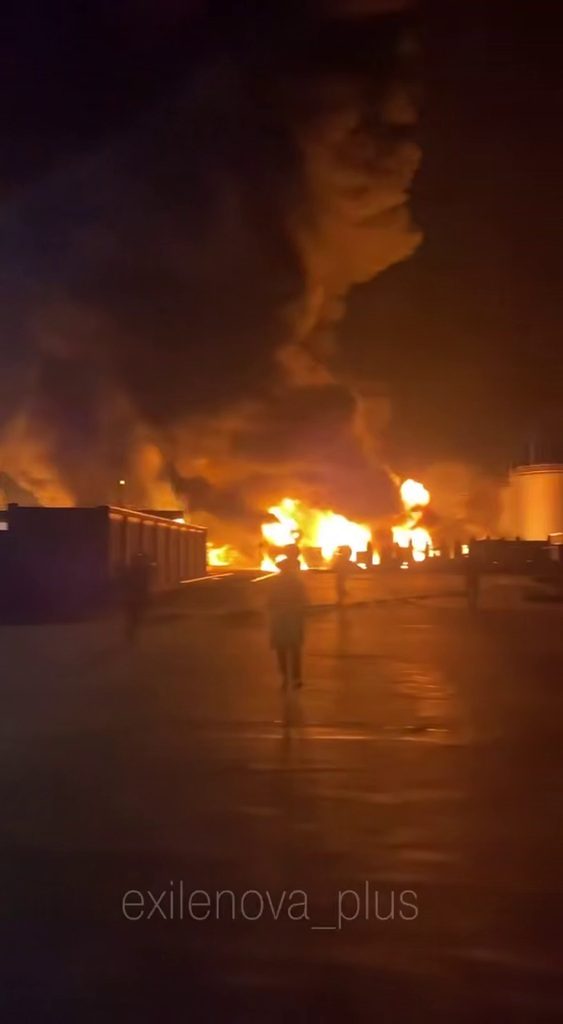 Дроны атаковали нефтебазу в российском Лабинске (видео, фото)