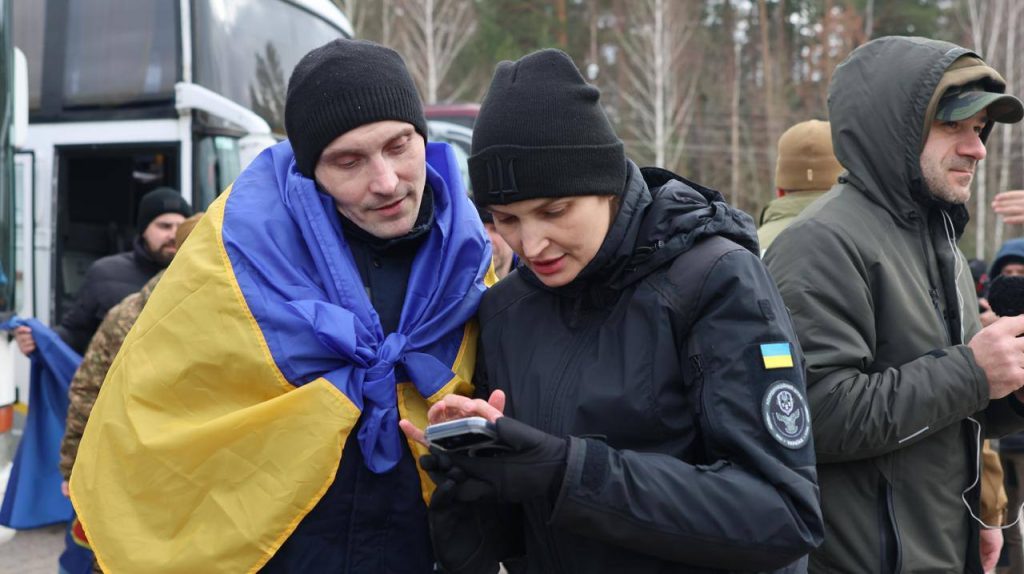 Второй день обмена пленными: домой вернулись еще 302 украинца 3 Второй день обмена пленными: домой вернулись еще 302 украинца