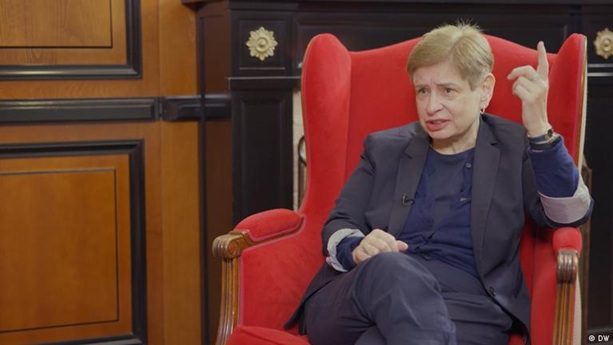 Правнучку Хрущева наказали в РФ и признали врагом