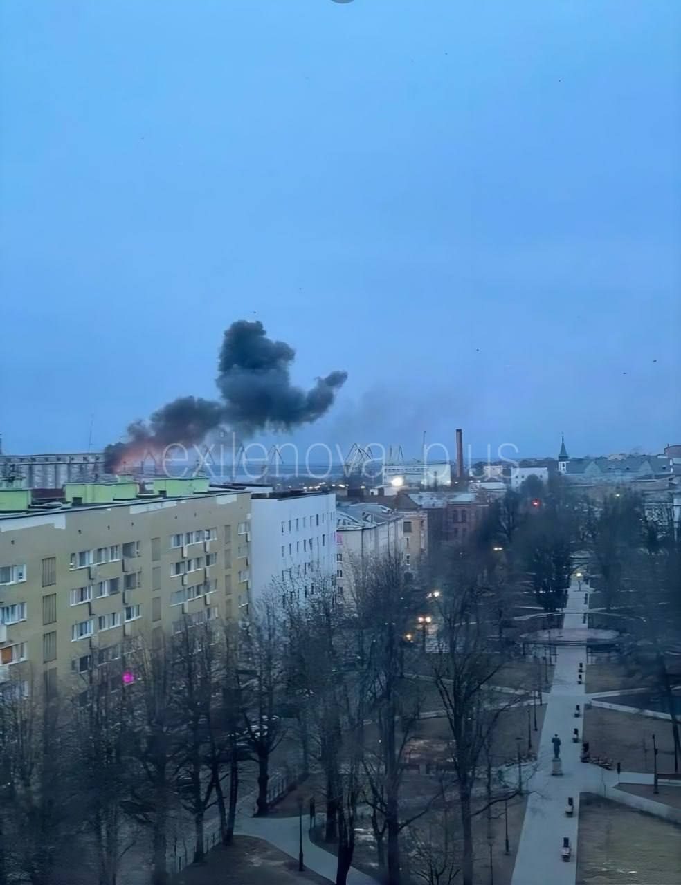 Дроны атаковали стратегический порт РФ и потопили корабль (фото, видео)