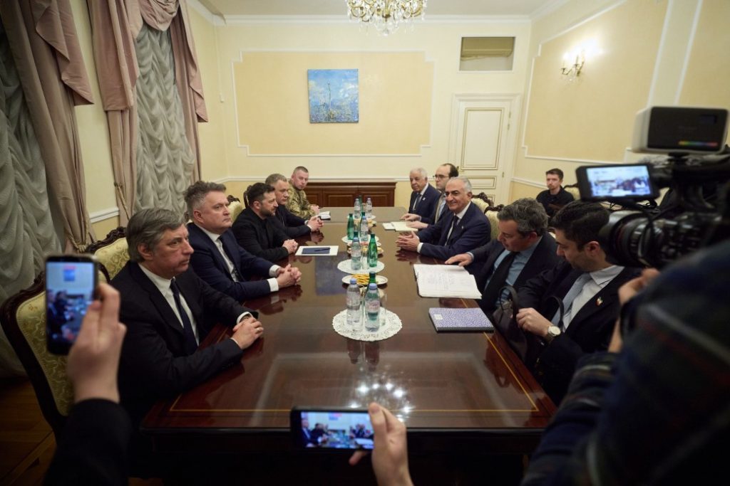 Спадковий принц Ірану попросив особистої зустрічі із Зеленським 4 Спадковий принц Ірану попросив особистої зустрічі із Зеленським
