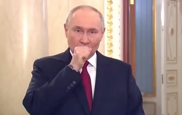 Кремль опублікував невдале привітання Путіна з 8 березня (відео) 3 Кремль опублікував невдале привітання Путіна з 8 березня (відео)
