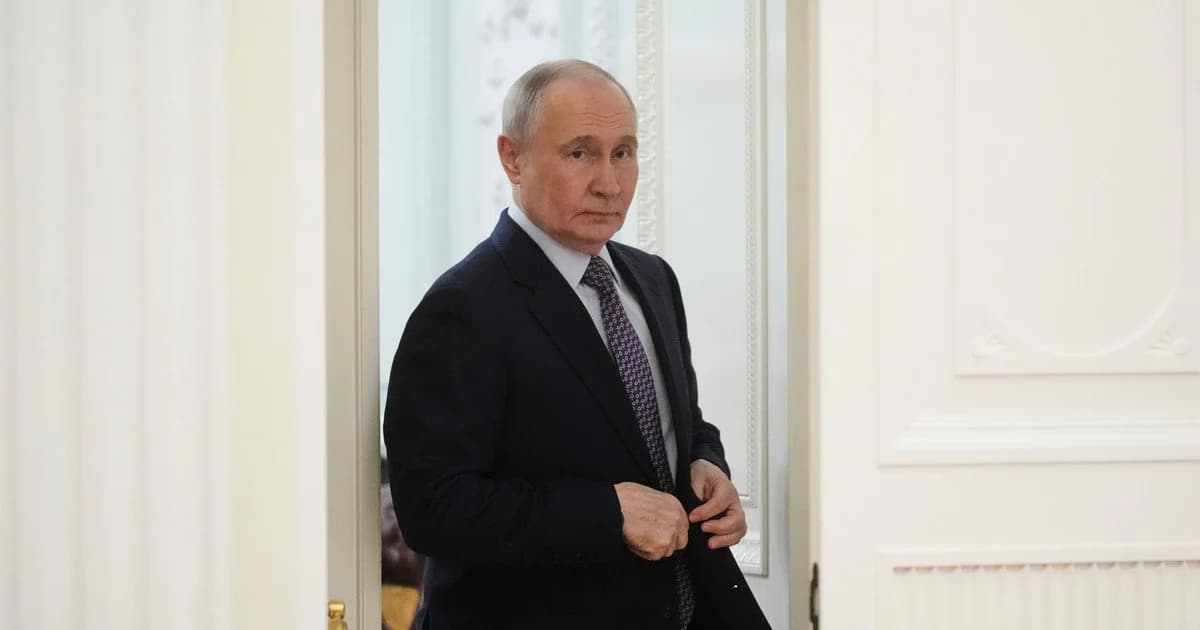 Кремль опублікував невдале привітання Путіна з 8 березня (відео)