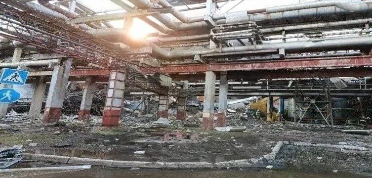 Потужний вибух на нафтохімічному заводі в РФ: є загиблі та десятки постраждалих (фото, відео з місця) 4 Потужний вибух на нафтохімічному заводі в РФ: є загиблі та десятки постраждалих (фото, відео з місця)