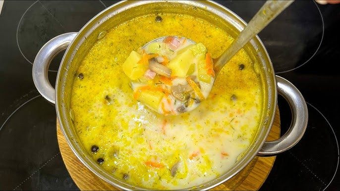 Оксамитовий вершковий суп із грибами та куркою