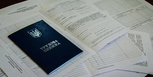 Времени мало: кому надо оцифровать трудовые книжки до конца марта
