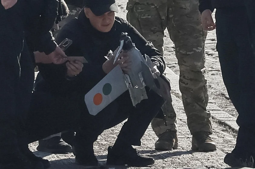 Киев целое утро атаковали дроны: обломки БПЛА упали возле монумента Независимости (фото) 4 Киев целое утро атаковали дроны: обломки БПЛА упали возле монумента Независимости (фото)