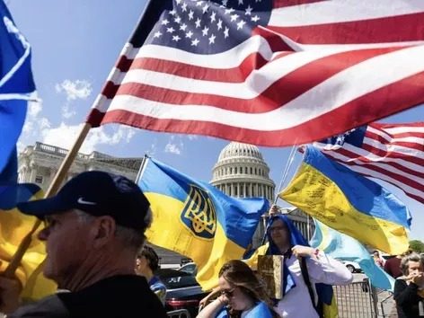 «Вигнаних» Трампом українців терміново повертають на Аляску