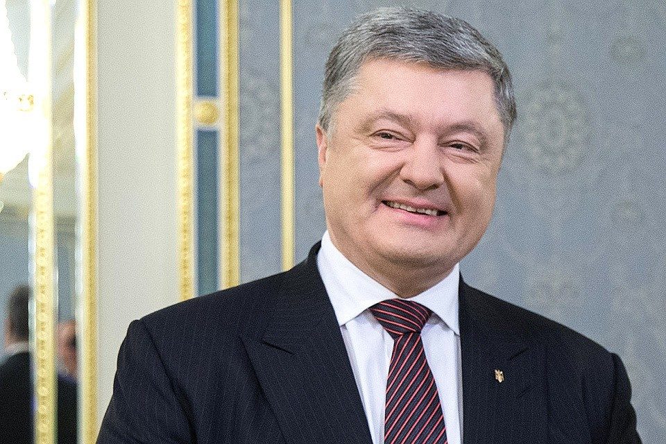 “Ми були вражені божевіллям”: Порошенко зробив заяву