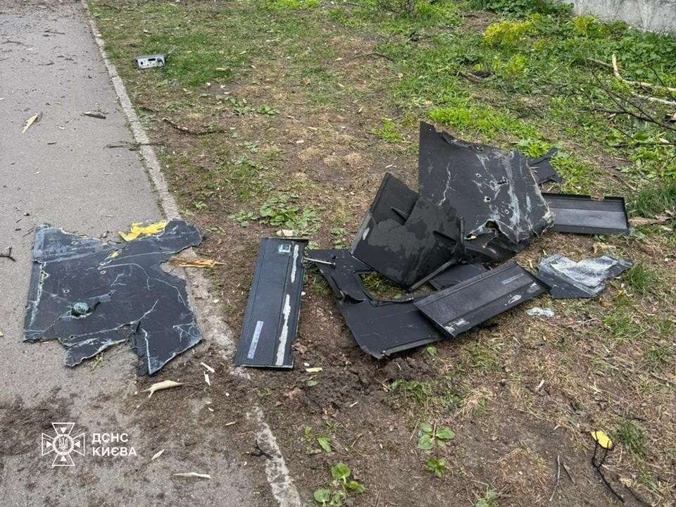 Дроны атаковали Киев посреди дня: какие последствия "прилетов" (фото) 6 Дроны атаковали Киев посреди дня: какие последствия "прилетов" (фото)