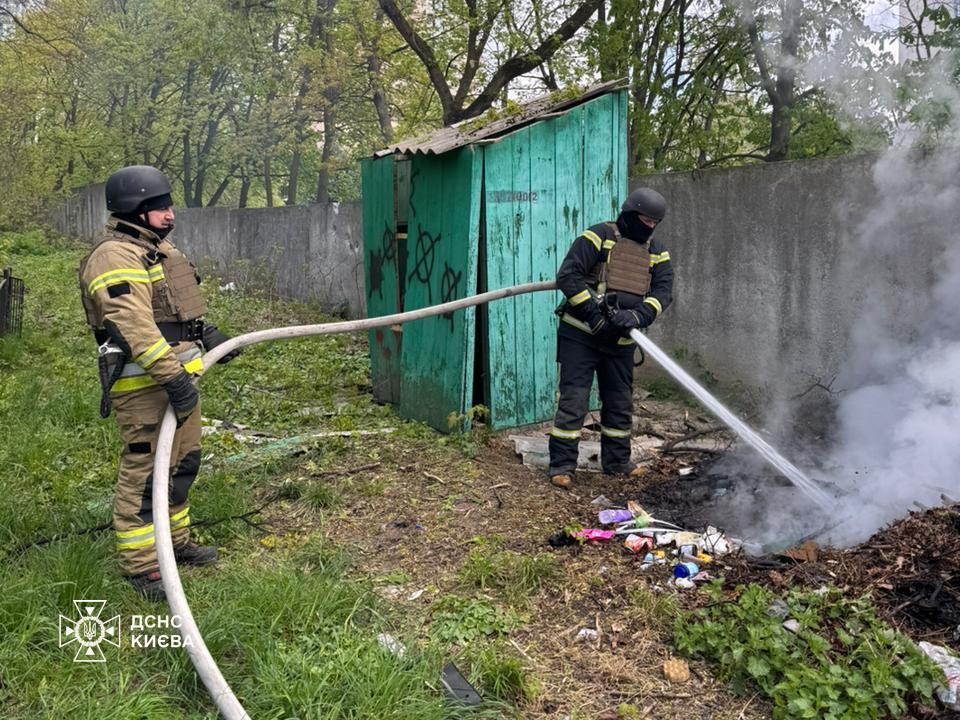 Дроны атаковали Киев посреди дня: какие последствия "прилетов" (фото) 7 Дроны атаковали Киев посреди дня: какие последствия "прилетов" (фото)
