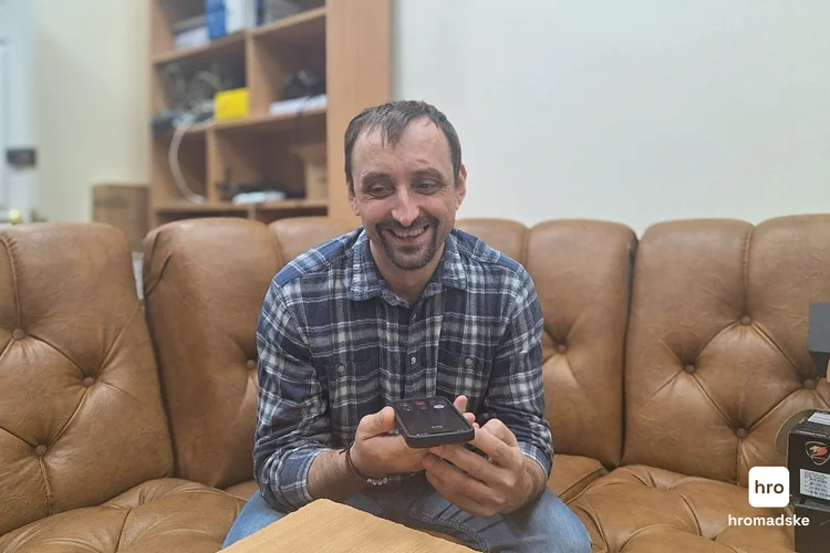 Помилка в пологовому: хлопець ріс в селі, поки його справжні батьки виховували чужого сина